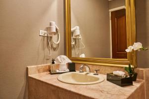 Um banheiro em Waymore Hotel Spa & Casino