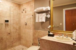 Um banheiro em Waymore Hotel Spa & Casino