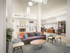 A seating area at Hilton Garden Inn Chattanooga/Hamilton Place