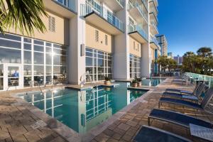 Hilton Grand Vacations Club Ocean 22 Myrtle Beach内部或周边的泳池