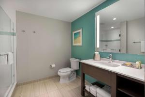 Hilton Grand Vacations Club Ocean 22 Myrtle Beach的一间浴室