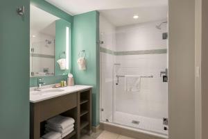 Hilton Grand Vacations Club Ocean 22 Myrtle Beach的一间浴室