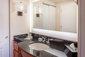 Homewood Suites by Hilton Fairfield-Napa Valley Area的一间浴室