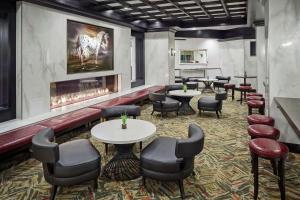 Posezení v ubytování DoubleTree by Hilton Hotel Denver