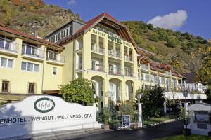 Nespecifikovaný výhled na hory nebo výhled na hory při pohledu z hotelu