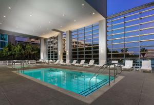 a swimming pool in the middle of a building at Hampton Inn & Suites Santa Monica in Los Angeles