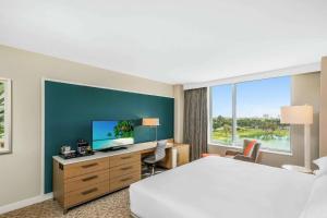 Postel nebo postele na pokoji v ubytování Hilton Miami Dadeland