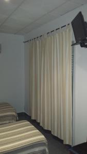 Postel nebo postele na pokoji v ubytování Hostal Cuesta de Belén + 7 fotografií