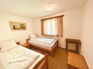 מיטה או מיטות בחדר ב-Apartment with balcony and Panoramic Views of Alps