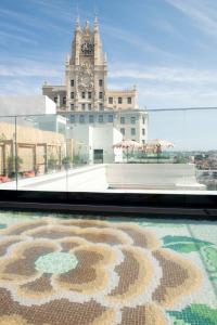 Hotel Montera Madrid, Curio Collection By Hilton内部或周边的泳池