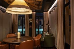 Hotel Montera Madrid, Curio Collection By Hilton的休息区