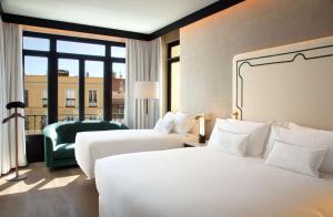 Hotel Montera Madrid, Curio Collection By Hilton客房内的一张或多张床位
