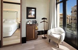 Hotel Montera Madrid, Curio Collection By Hilton客房内的一张或多张床位
