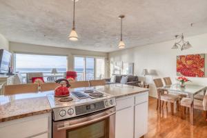 a kitchen and dining room with a view of the ocean at Nye Beach Searenity in Newport