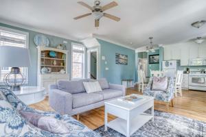 a living room with a couch and a table at Mertini in Depoe Bay