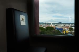 a window with a view of a city at Loa Inn Business Centro Puebla in Puebla