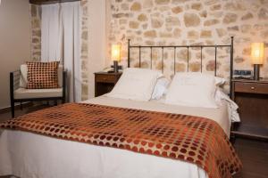 Lova arba lovos apgyvendinimo įstaigoje Hotel Villa de Cretas