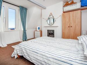 Un pat sau paturi într-o cameră la Mamhead View