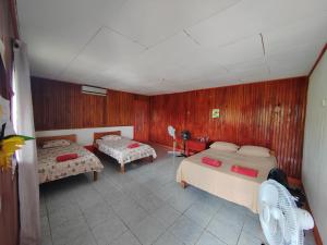 Postel nebo postele na pokoji v ubytování Hotel Gaviotas de Osa