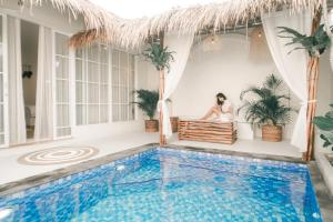 Bazén v ubytování Demoska Villa Jogja With Privatepool nebo v jeho okolí