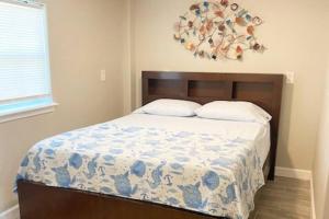 Postel nebo postele na pokoji v ubytování Pelican Hideaway + 46 fotografií