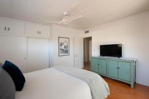 Postel nebo postele na pokoji v ubytování 30 PCT OFF! Malibu Peaceful Getaway, Beach, Ocean