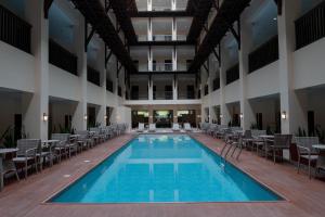 Bazén v ubytování Adelina Hotel and Suites nebo v jeho okolí