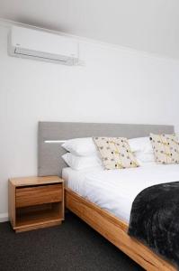 Salamanca Getaway Battery Point客房内的一张或多张床位