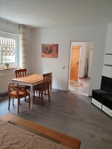 TV a/nebo společenská místnost v ubytování Ferienwohnung-Pera
