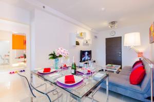 TV a/nebo společenská místnost v ubytování W Phuket + 49 fotografií