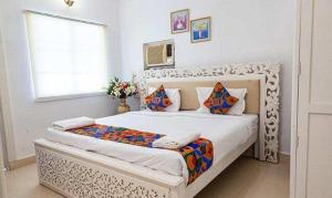 a bedroom with a large bed in a room at Hotel Toro Highland Beach Resort With Pool - 500M From Candolim Beach in Candolim