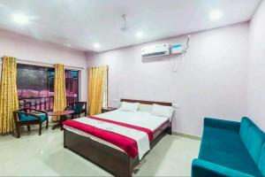 Vamoose Vrindavan Gopala Resort tesisinde bir odada yatak veya yataklar
