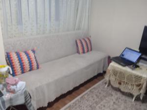 Μια τηλεόραση ή/και κέντρο ψυχαγωγίας στο Be My Guest