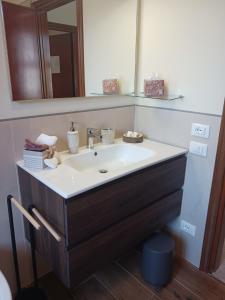 A bathroom at La Torretta - incantevole appartamento nei colli Berici