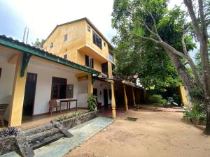 an external view of a house at Weligama Imal Guest House in Weligama