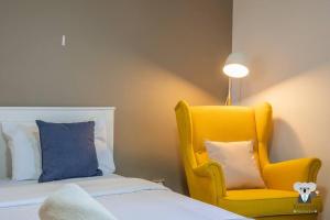 A bed or beds in a room at KozyGuru / Haymarket / Best Location Studio / NHA317-515B