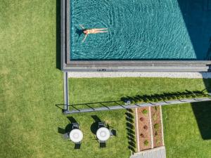 an overhead view of a person swimming in a pool at Montanaris Alpine - Active - Relax in Villabassa