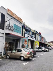 a street with cars parked in front of buildings at Hotel Lean Fatt in Ipoh