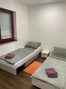 Postel nebo postele na pokoji v ubytování Jóleső Pihenő