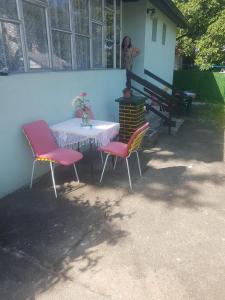 a table and two chairs with a table and a bench at VILA MILA SOKOBANJA in Soko Banja