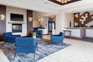 Lobi atau kawasan kaunter penerimaan di Homewood Suites by Hilton St. Louis - Galleria