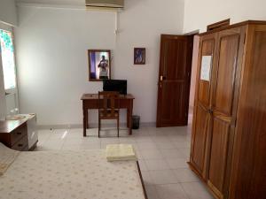Uma televisão e/ou sistema de entretenimento em Residencial Pôr do Sol