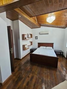 Una cama o camas en una habitación de Liku Living Flat 1