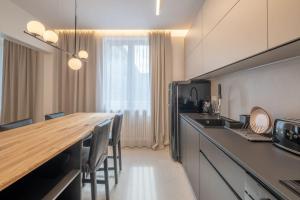 Η κουζίνα ή μικρή κουζίνα στο Top-Notch location, an Exceptionally Stylish flat