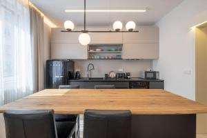 Η κουζίνα ή μικρή κουζίνα στο Top-Notch location, an Exceptionally Stylish flat
