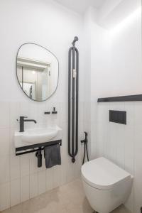 Ένα μπάνιο στο Top-Notch location, an Exceptionally Stylish flat