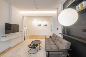 Μια τηλεόραση ή/και κέντρο ψυχαγωγίας στο Top-Notch location, an Exceptionally Stylish flat
