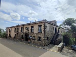 an old stone building on the side of a street at Hotel Leonor Mirón in Soria