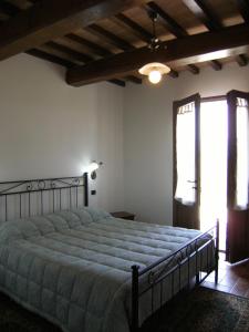 A bed or beds in a room at Agriturismo S. Apollinare