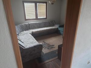 a living room with a couch and a window at Hanka Delic Lepinac in Gračanica
